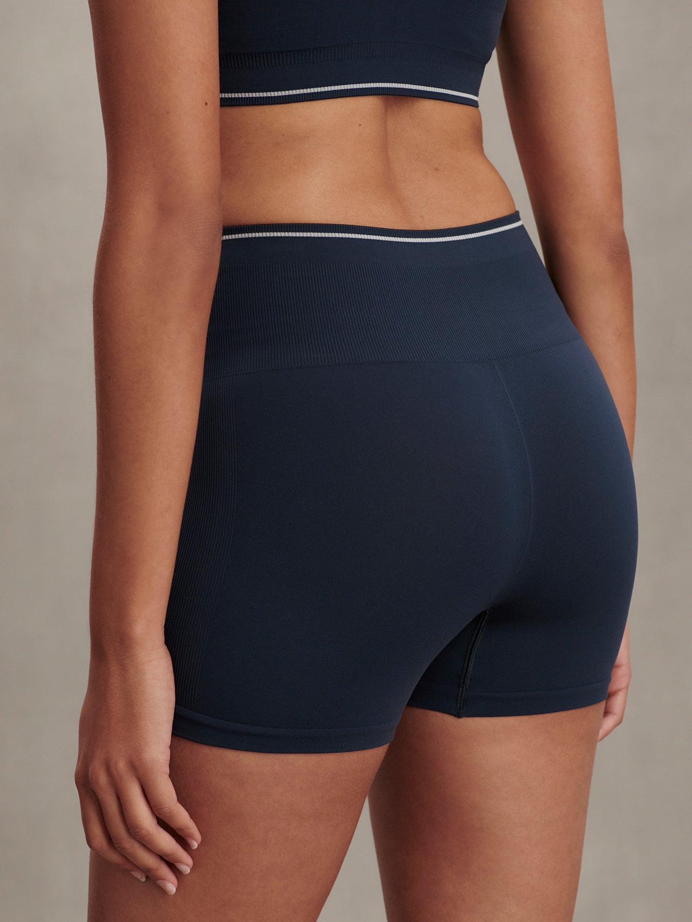 Varley Blue Nights Chihiro Seamless Shorts 4"