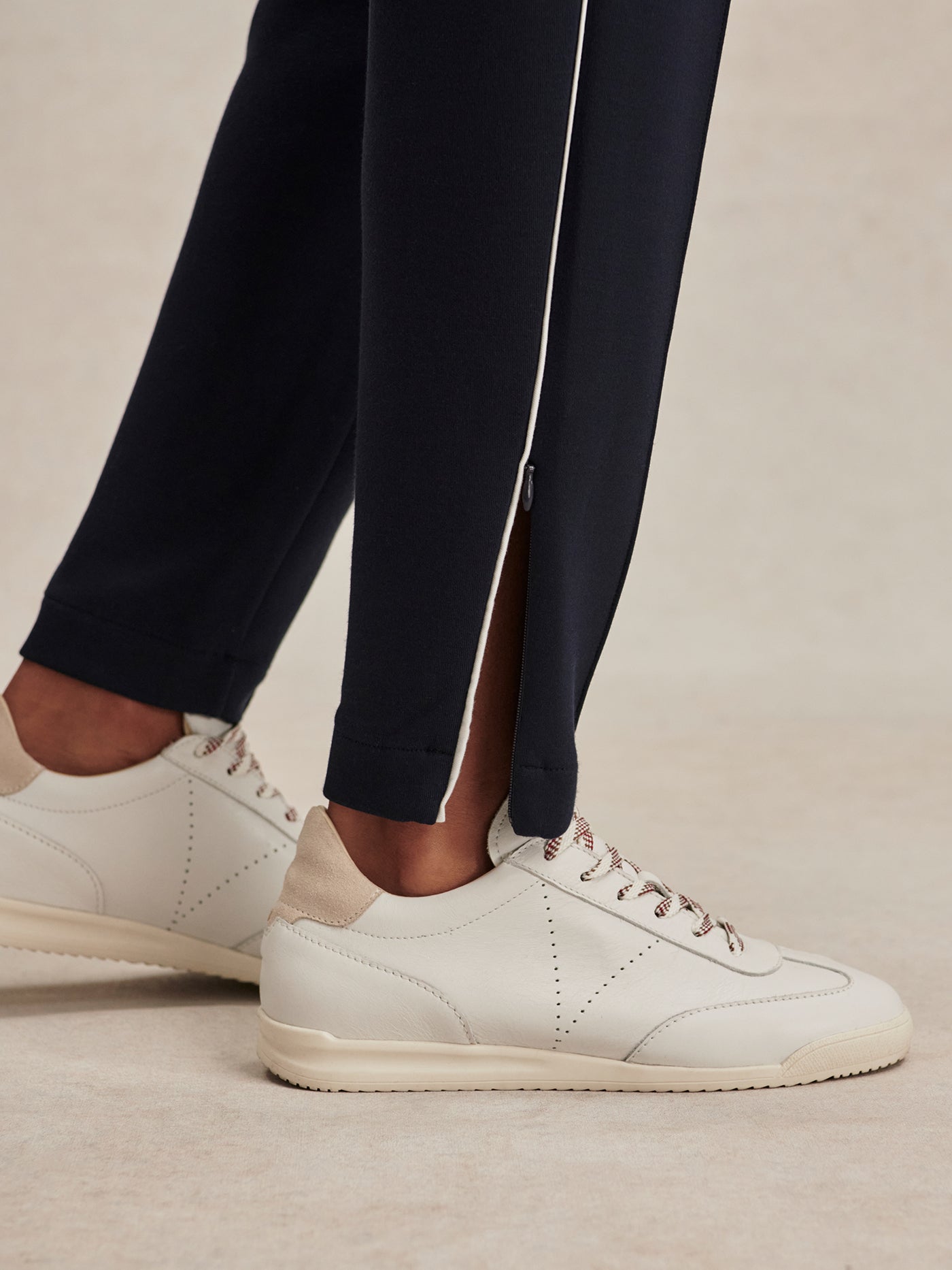 Varley Navy The Slim Pintuck Pant 27.5