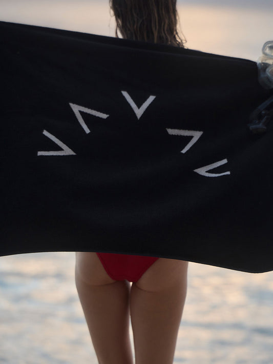 Varley Black/Sandshell Taylor Pool Towel | VARLEY US