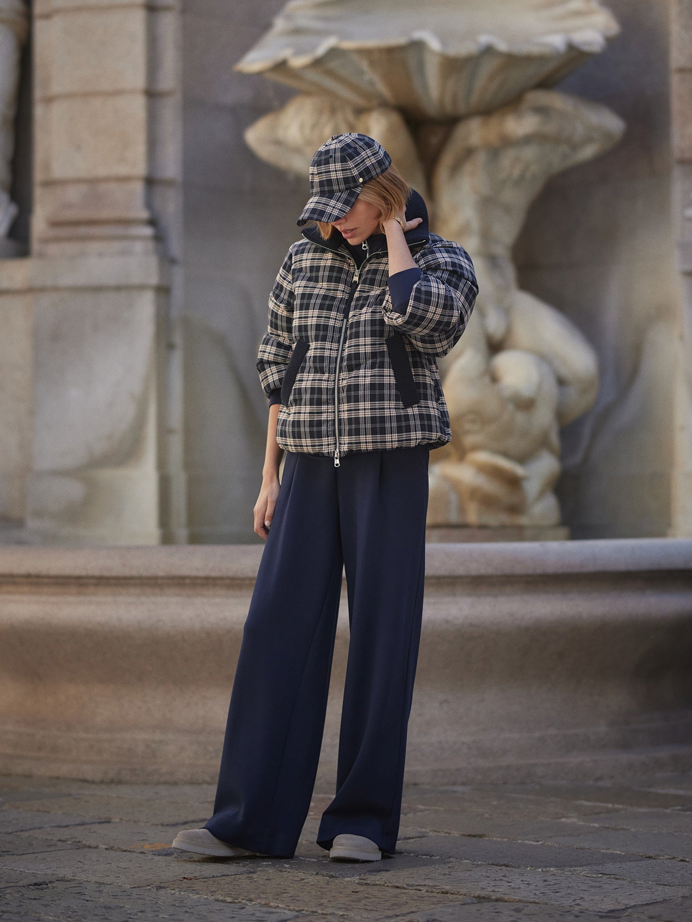 Varley Navy Check Bryony Short Puffer Jacket