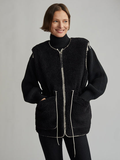 Varley Black Kestrel Sherpa Gilet | VARLEY US