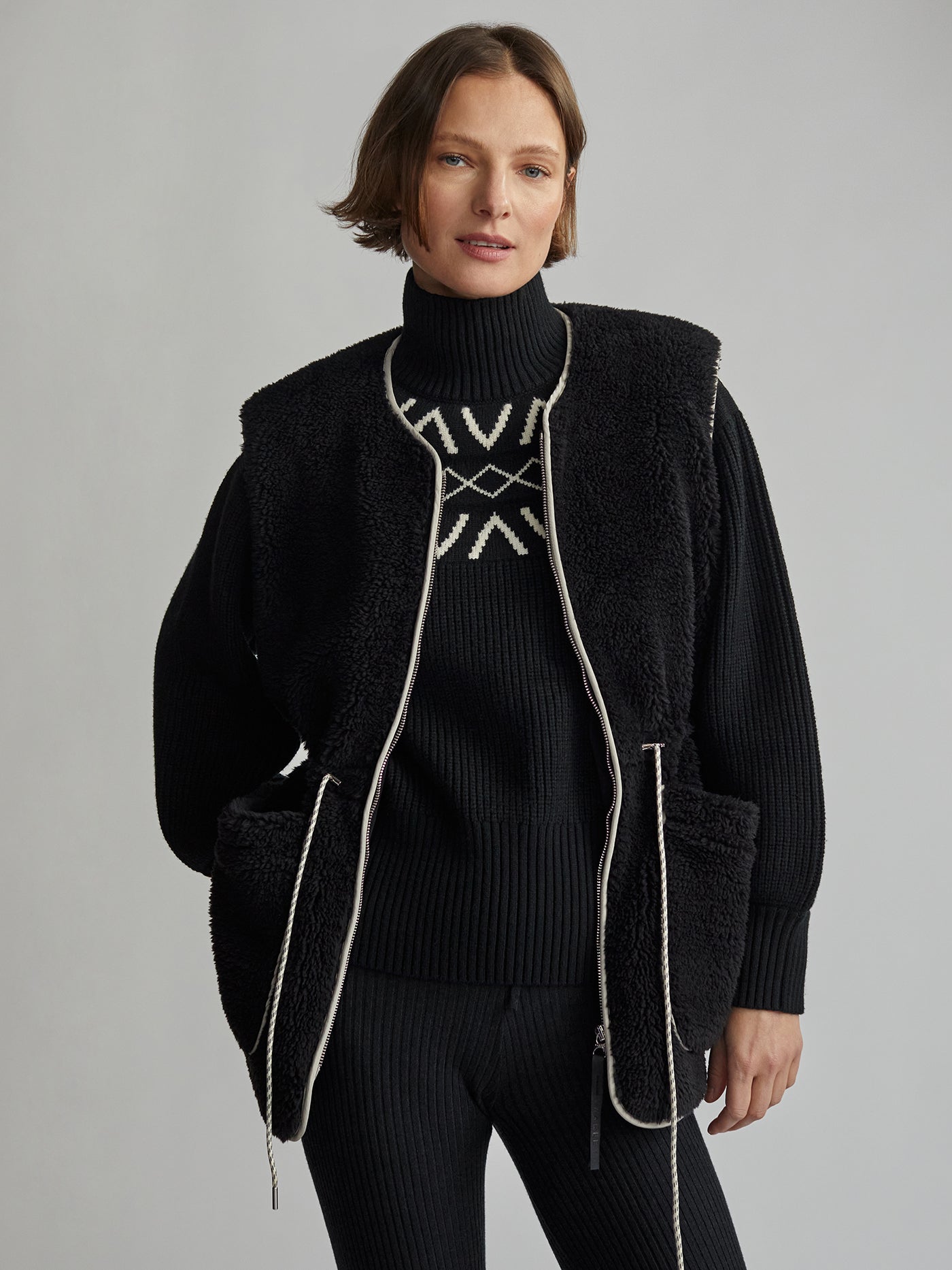 Varley Black Kestrel Sherpa Gilet | VARLEY US