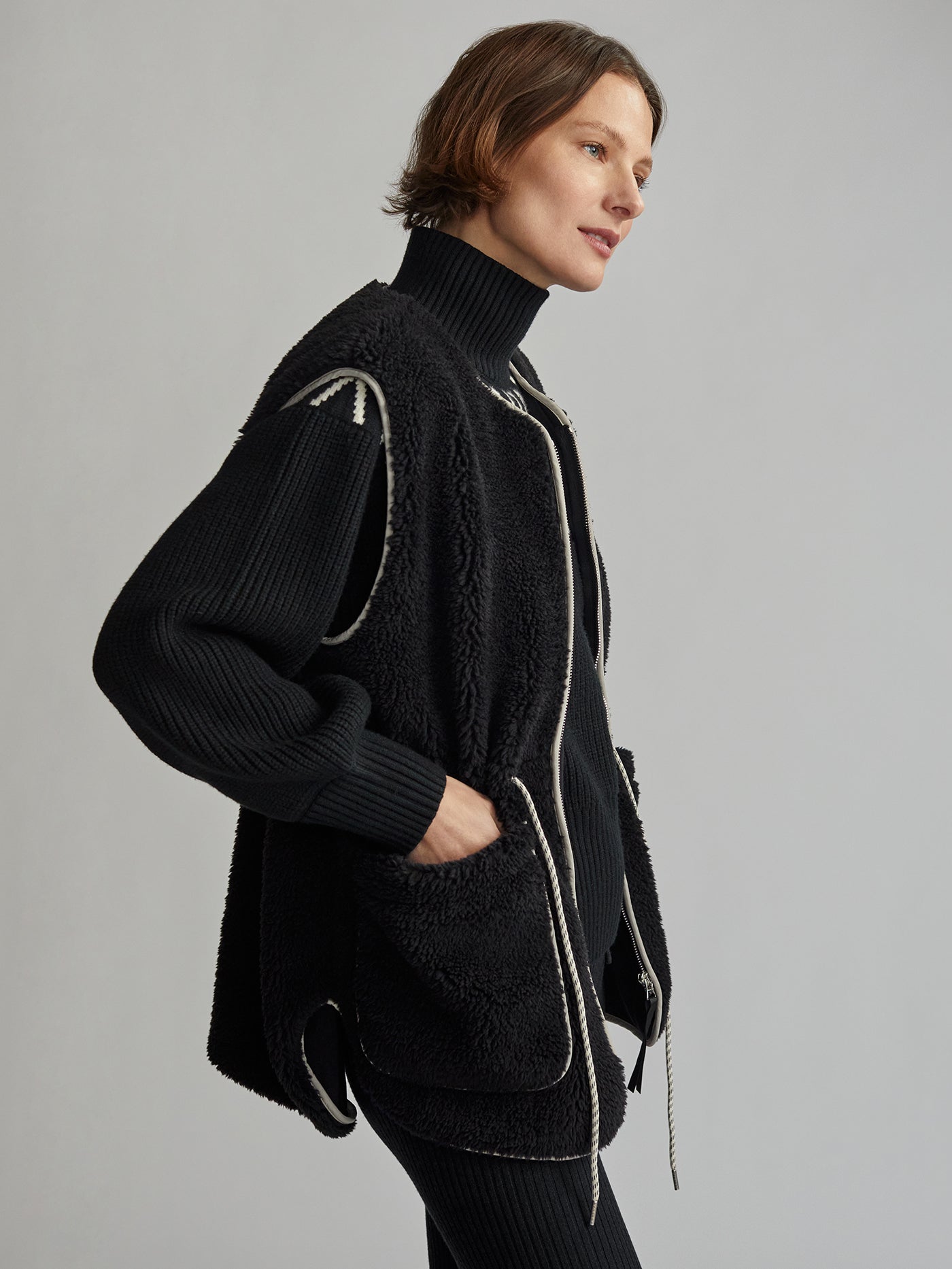 Varley Black Kestrel Sherpa Gilet | VARLEY US