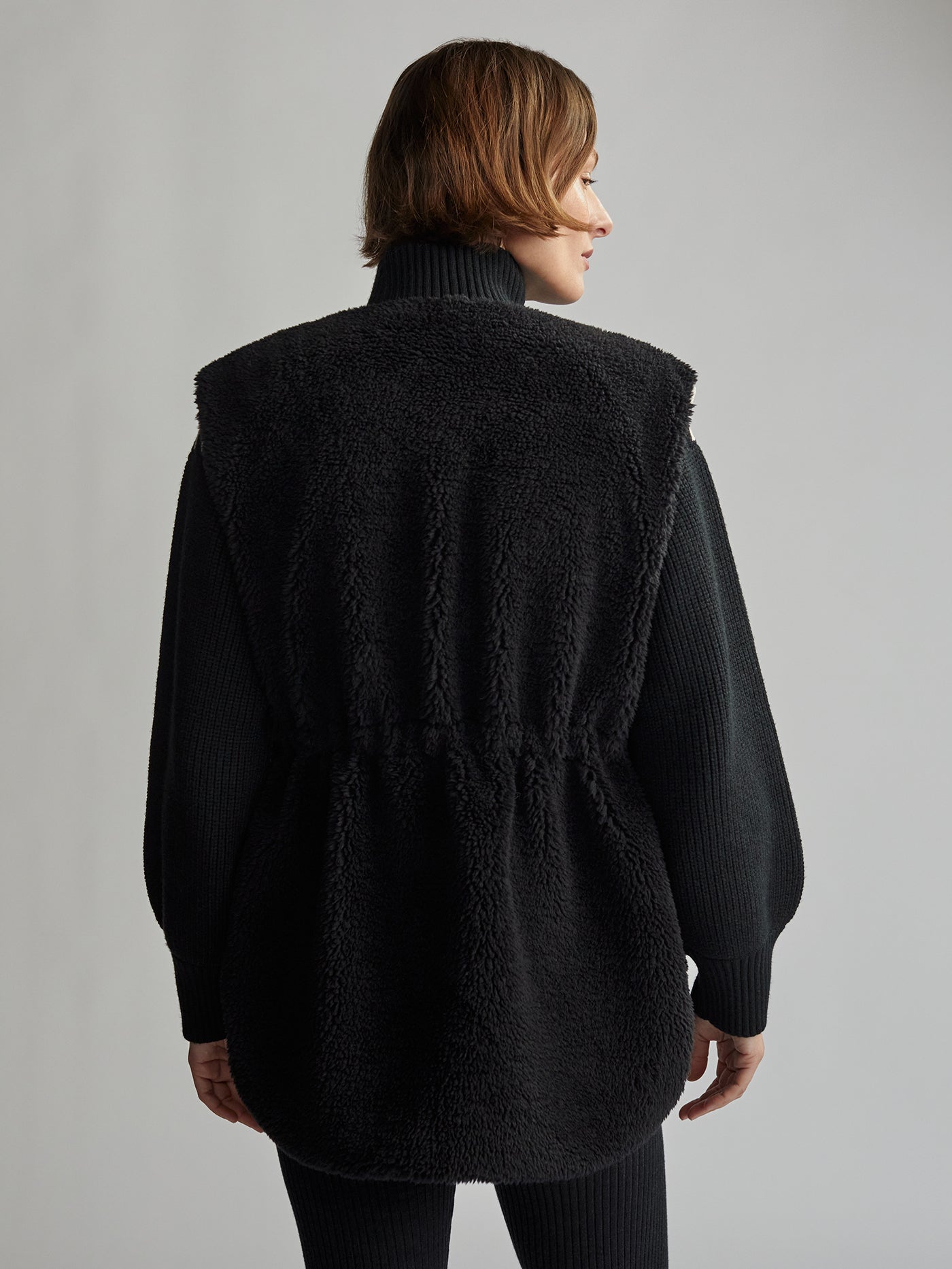 Varley Black Kestrel Sherpa Gilet | VARLEY US