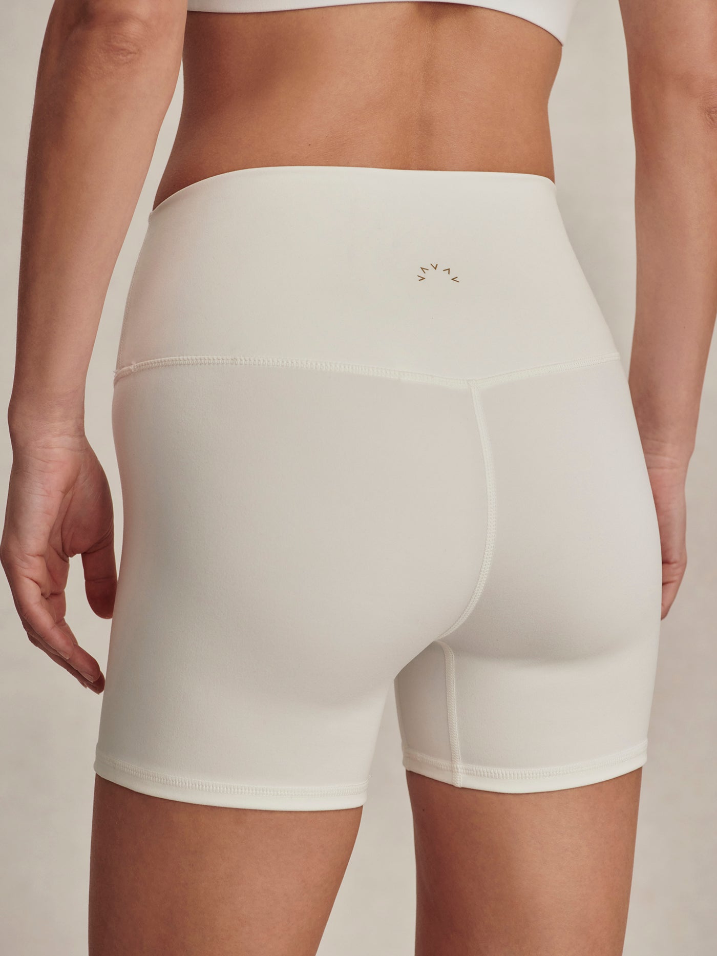 Varley White FreeSoft™ High-Rise Short 4'' | VARLEY US