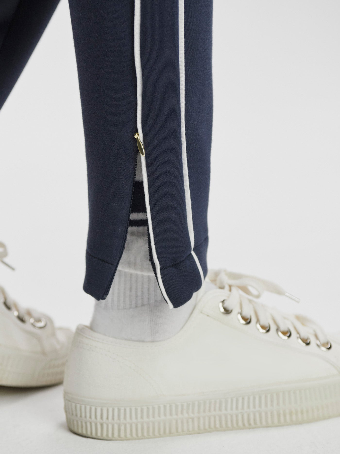 Varley Navy The Slim Piped Pant 27.5