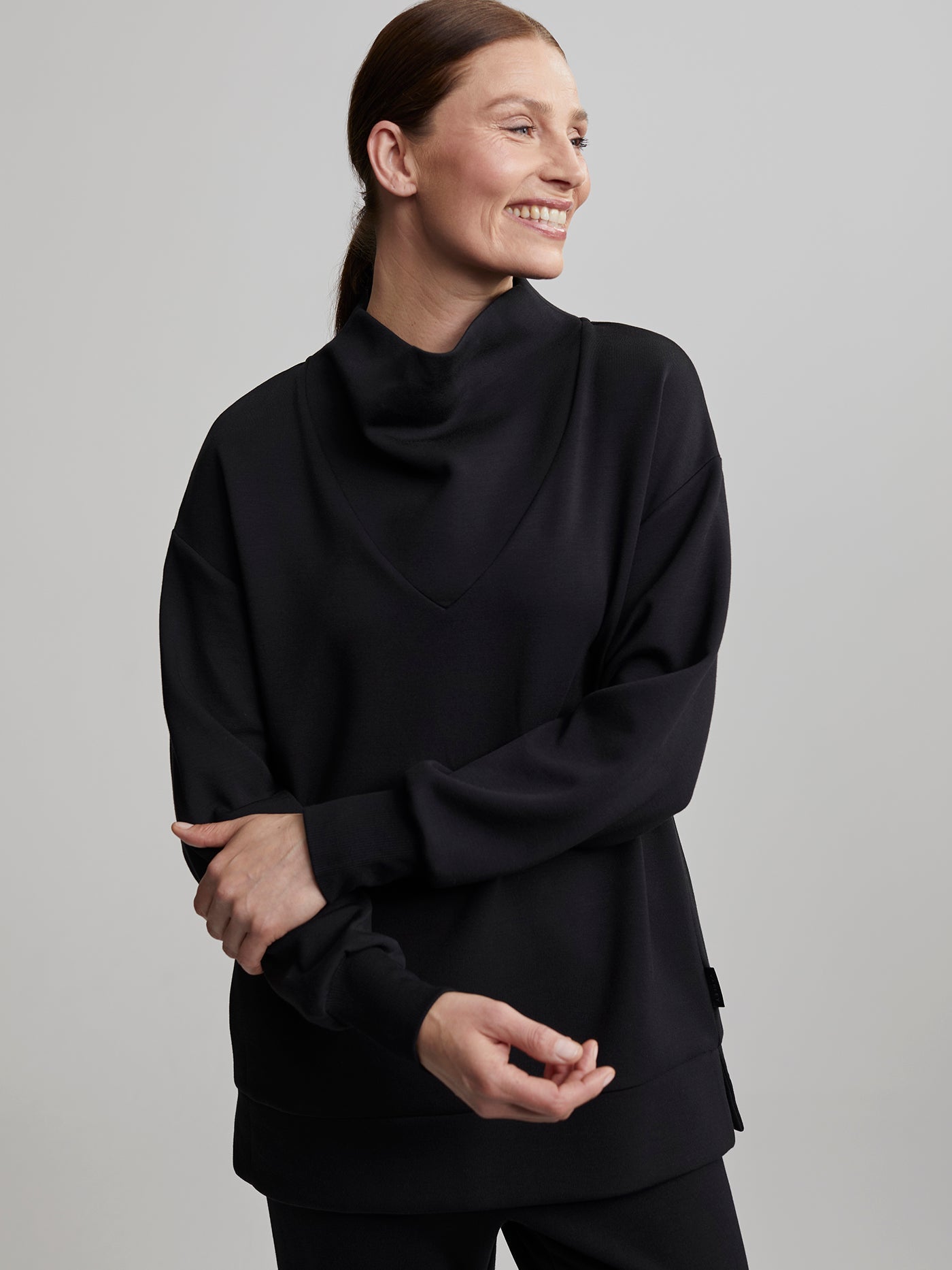 Varley Black Modena Longline Sweat | VARLEY US
